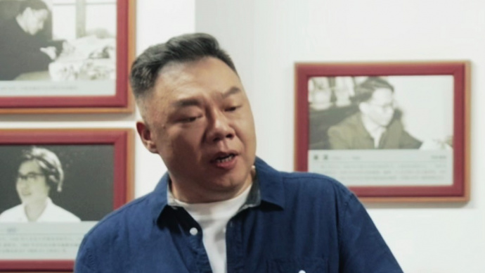 《平原游击队》里枪为什么甩着打？