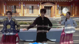 蔣璐霞一換上民族服飾，身體就不自覺想跟著節(jié)奏舞動！