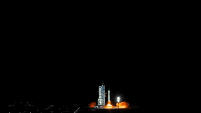 院线上新 | 《窗外是蓝星》：他们把星光揉进人间