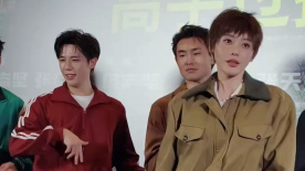 王安宇张天爱跳扫腿舞 王彦霖即兴来段刀马刀马