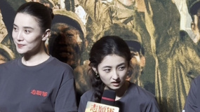 “李晓”张子枫给哥哥朱一龙送代表和平的礼物