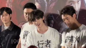 机器人“赤发鬼”亮相首映礼 吓得丁程鑫一跳又一跳