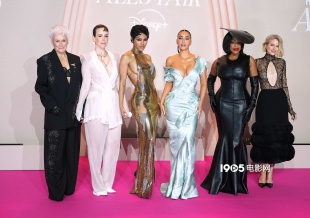 堪比时装周!金·卡戴珊主演《诉讼女王》巴黎首映