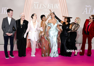 堪比时装周!金·卡戴珊主演《诉讼女王》巴黎首映