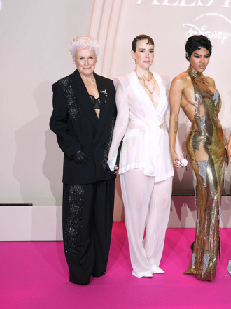 堪比时装周!金·卡戴珊主演《诉讼女王》巴黎首映