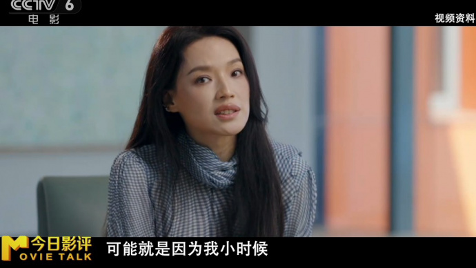 《女孩》中小丽躲进衣柜逃避醉酒归家的父亲场景令人印象深刻