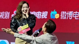 马国明李施嬅小剧场上演“狂热粉丝追偶像”