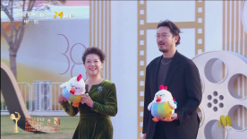 王馥荔、王传君亮相第38届金鸡奖颁奖典礼入场仪式