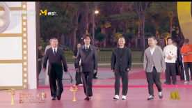 顾长卫 耿乐携《刺猬》亮相第38届金鸡奖颁奖典礼入场仪式