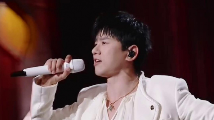 第38届金鸡奖颁奖典礼 张杰现场高音大气磅礴