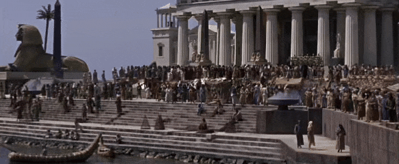 站在神秘埃及的金字塔前,你会想起哪部电影?