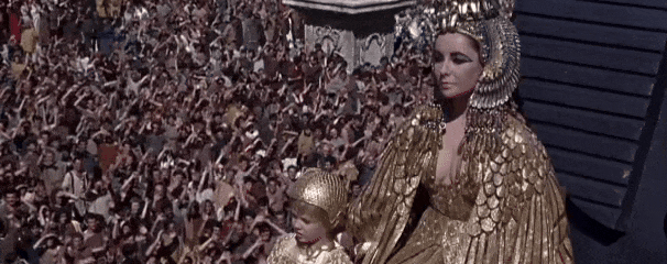 站在神秘埃及的金字塔前,你会想起哪部电影?