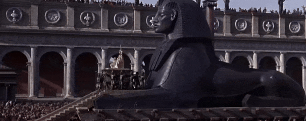 站在神秘埃及的金字塔前,你会想起哪部电影?