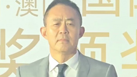58岁侯勇亮相红毯