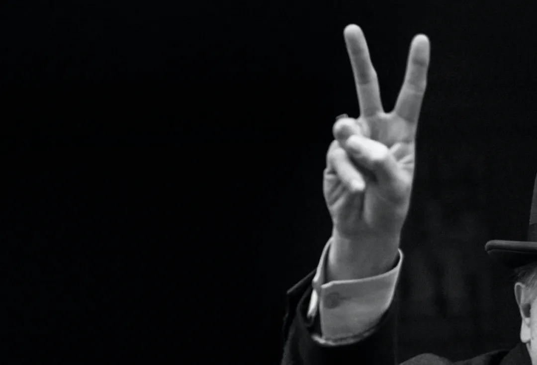 《得闲谨制》与《至暗时刻》:关于决断的两种叙事