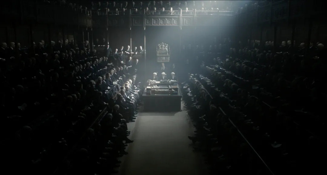 《得闲谨制》与《至暗时刻》:关于决断的两种叙事