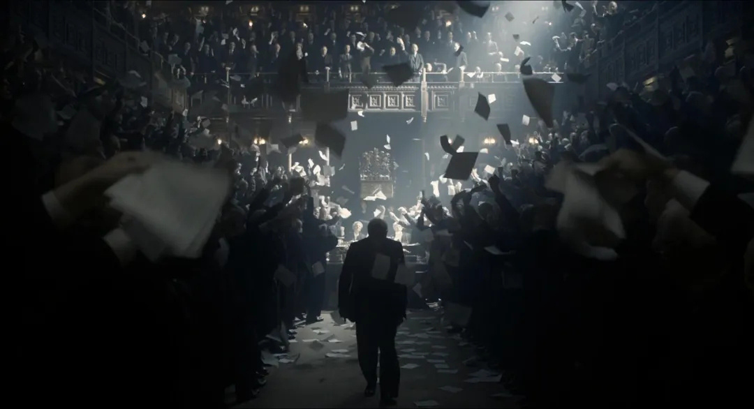 《得闲谨制》与《至暗时刻》:关于决断的两种叙事