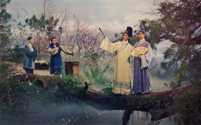 跟随曾黎 回溯中国电影120年的戏梦人生|光辉