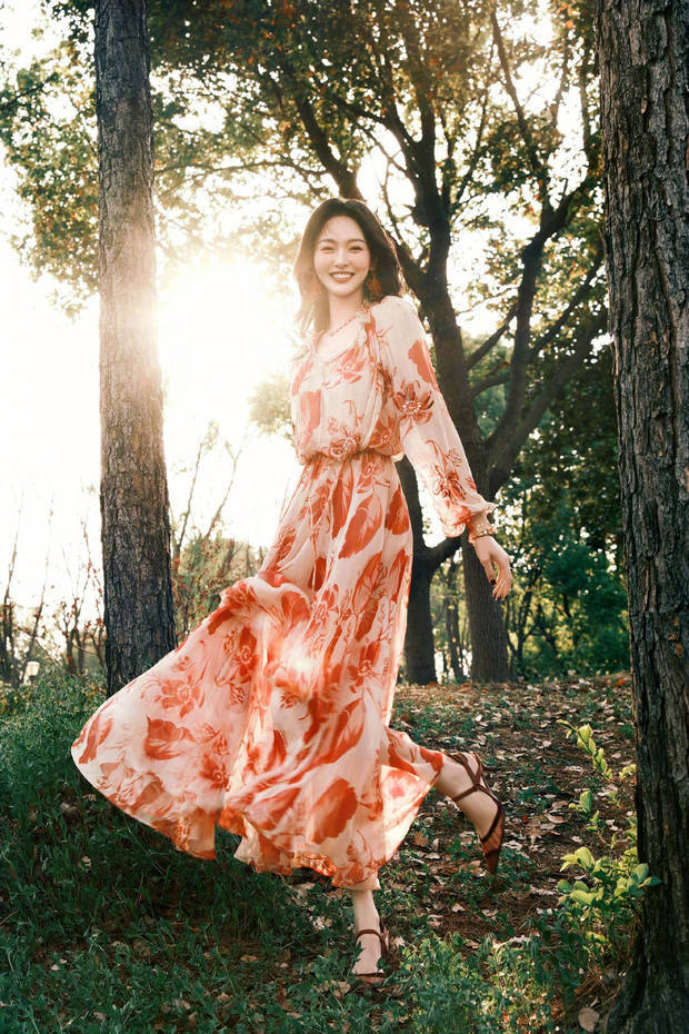 唐嫣女神氣場十足。