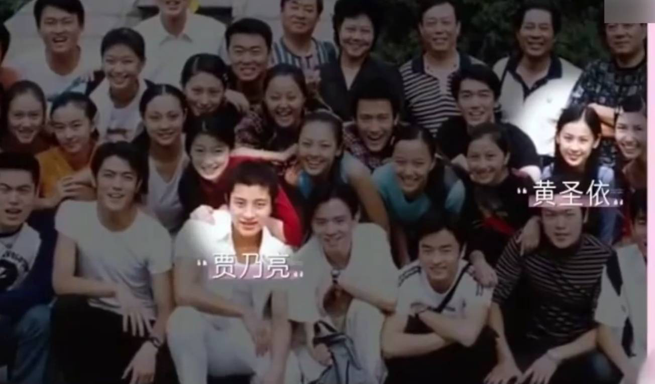 黄圣依自曝贾乃亮是大学初恋：二人至今友情依旧