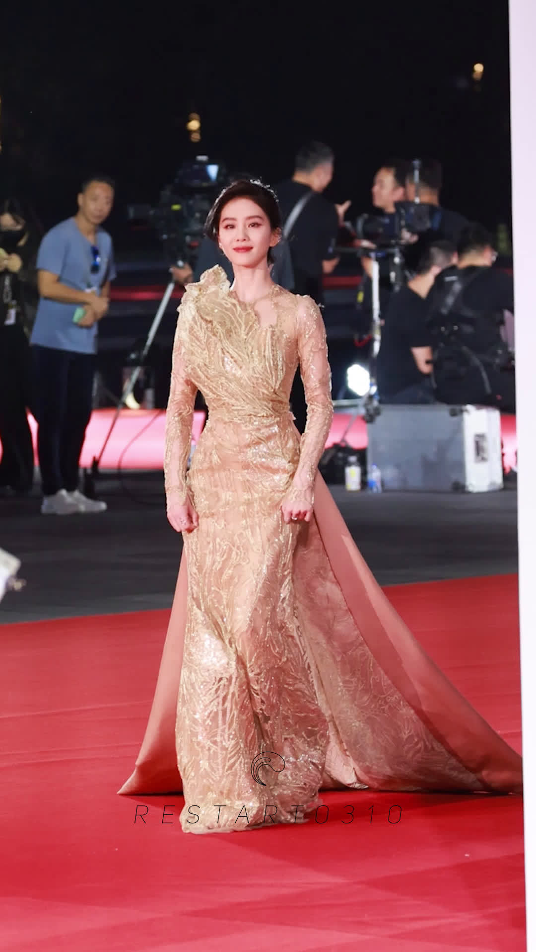 王晓菲助力2025微博电影之夜，见证光影荣耀时刻