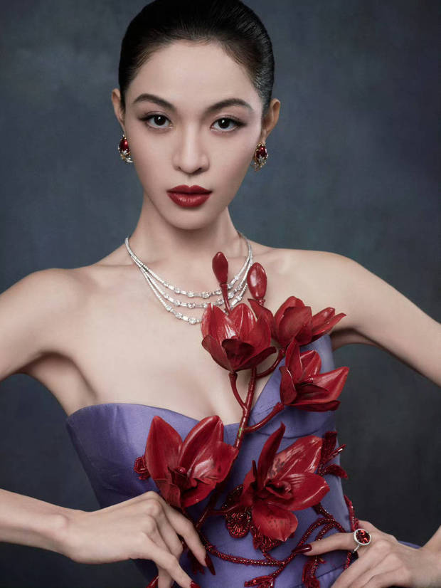 鐘楚曦明媚優(yōu)雅又不失女主氣場。
