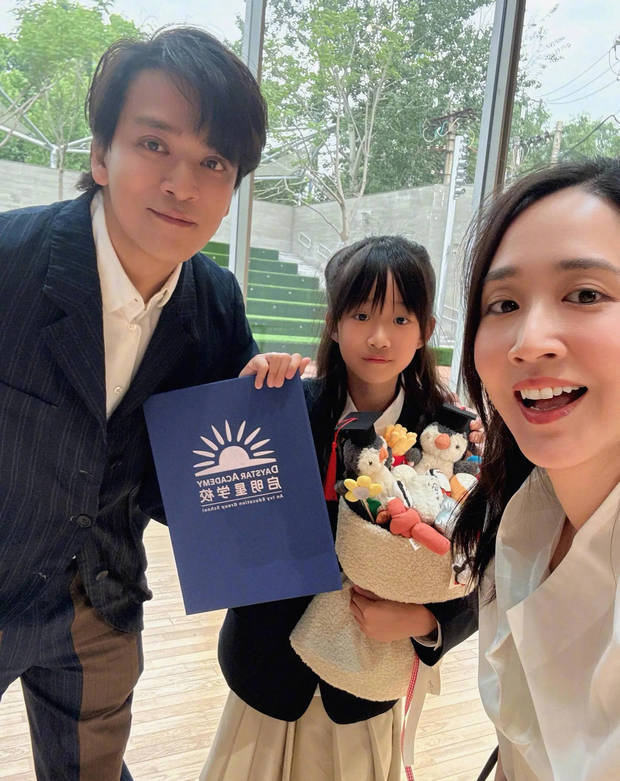 陳曉東笑容燦爛。