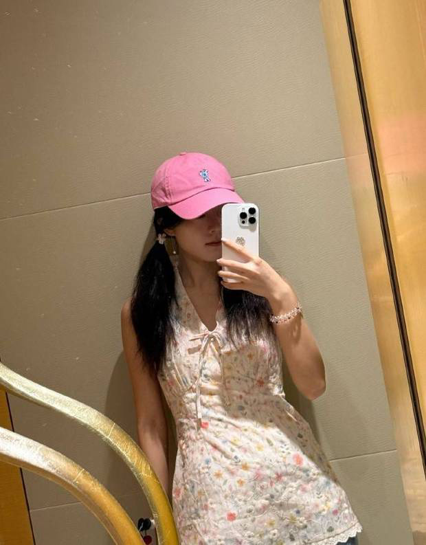 趙今麥打扮少女感十足。