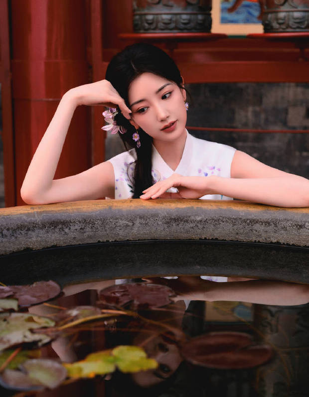 毛曉彤化身東方美人。