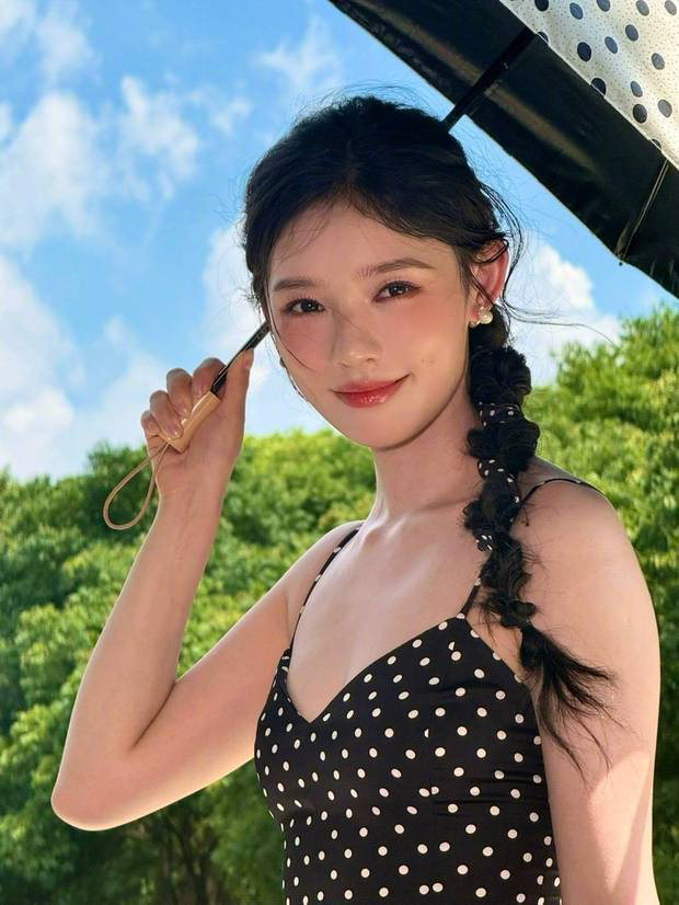 林允曬戶外美照元氣滿滿。