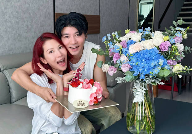 張晉與老婆蔡少芬親密貼貼合影超有愛。