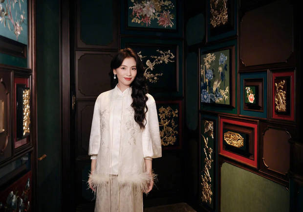 劉濤盡顯東方美人獨(dú)特韻味。