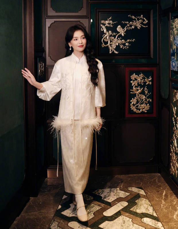 劉濤穿新中式服飾溫婉大氣！