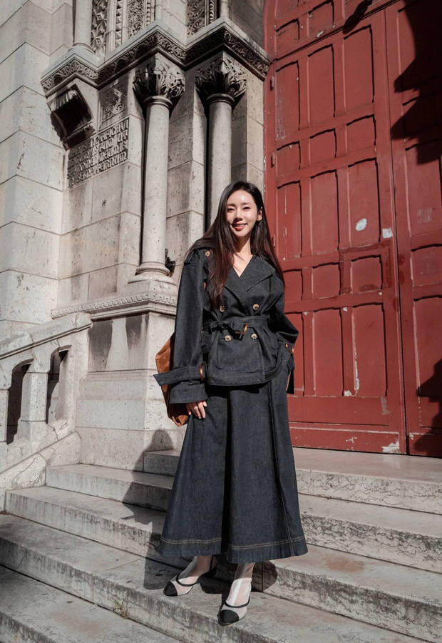 秋瓷炫感受巴黎午后的微風(fēng)、暖陽(yáng)，心情舒暢。