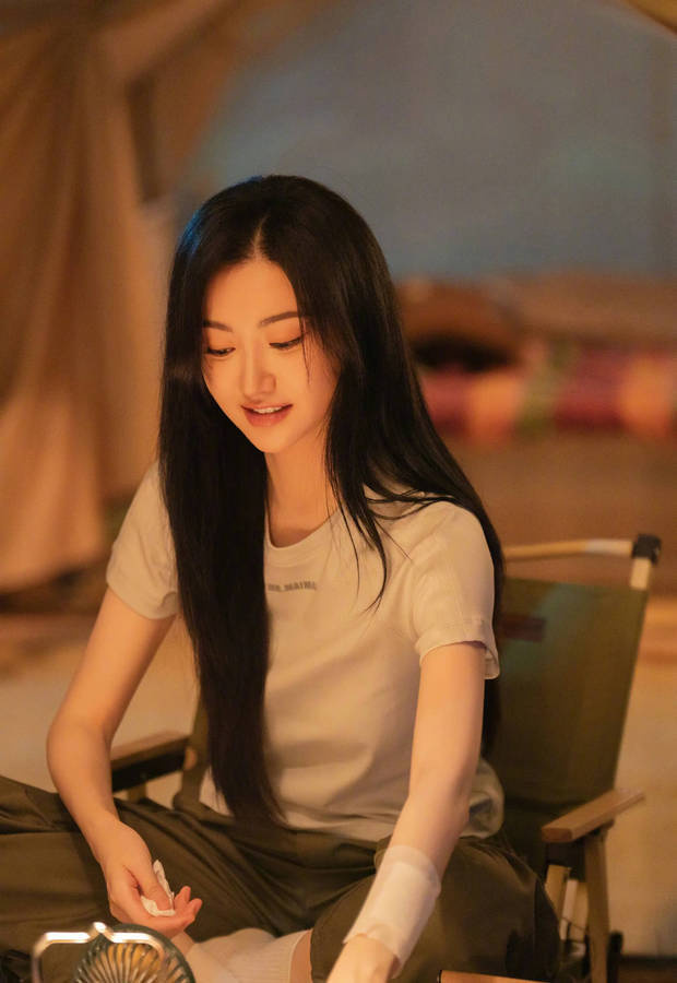 景甜氣質(zhì)溫柔，美貌養(yǎng)眼。