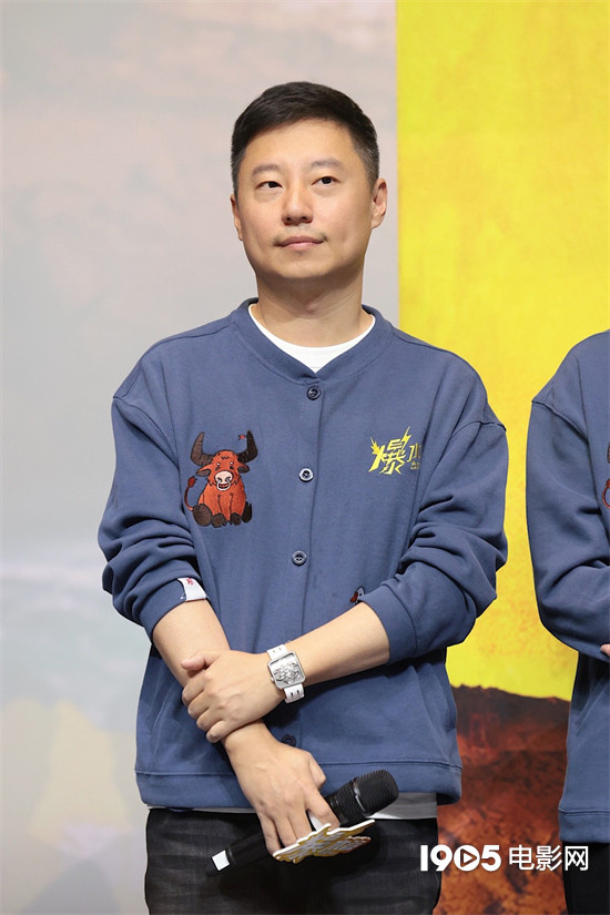 《爆水管》首映 彭于晏学说东北话表白“老己”