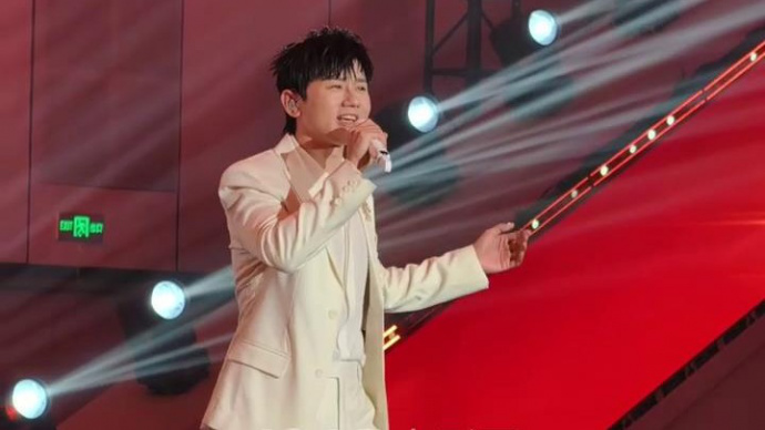 电影频道开播30周年主题曲发布 张杰现场首唱《电影生活》