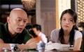 美女嘉宾想出奇招与顾客来搭讪 借机提出电影问题