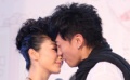 何润东被骗相亲 与“美女老板”景甜当众玩亲亲