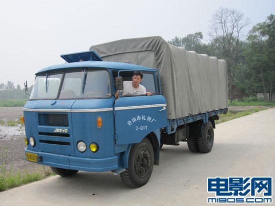 古董卡车将观众带回了70年代张国强初次尝试驾驶卡车冯小刚导演电影