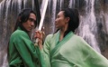 公園上演一段武術(shù)與舞蹈的招生比拼 對(duì)行人來(lái)整蠱
