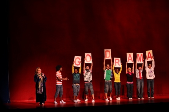 《歌舞青春》老师也疯狂 搞怪老师可爱至极