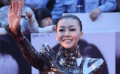 巩新亮化身“钢铁侠女” 车晓长裙亮相温婉似女神