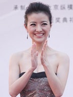 主持人經(jīng)緯低胸裙氣質(zhì)佳