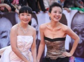 主持人經(jīng)緯、陶晶瑩亮相 “黑白配”服裝相映成趣