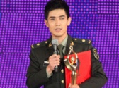 鐘麗緹、郭曉冬現(xiàn)場(chǎng)頒獎(jiǎng) 軍人徐箭喜獲最佳新人獎(jiǎng)