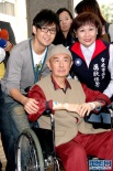 父亲做心脏手术 林志颖紧急告假返台流下男儿泪