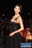 露香肩、秀美腿 金馬紅毯女星長裙走秀春光好