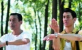 梁家輝片場(chǎng)變?nèi)苄屠蠋?提攜后進(jìn)李治廷不遺余力