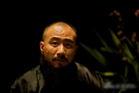 胡军《让子弹飞》里玩彪悍 面目狰狞吓到观众_华语_电影网_1905.com